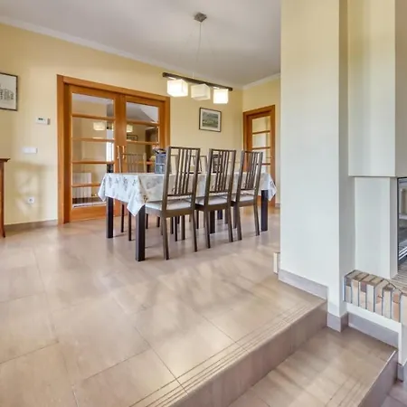 Sleeps 8 Pool Wifi Villa