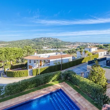 Sleeps 8 Pool Wifi Villa