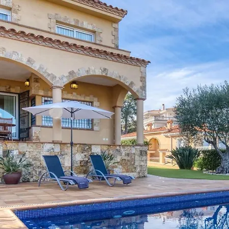 Sleeps 8 Pool Wifi Lloret de Mar