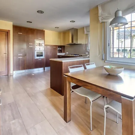 Sleeps 8 Pool Wifi Villa Lloret de Mar