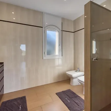 Sleeps 8 Pool Wifi Villa Lloret de Mar